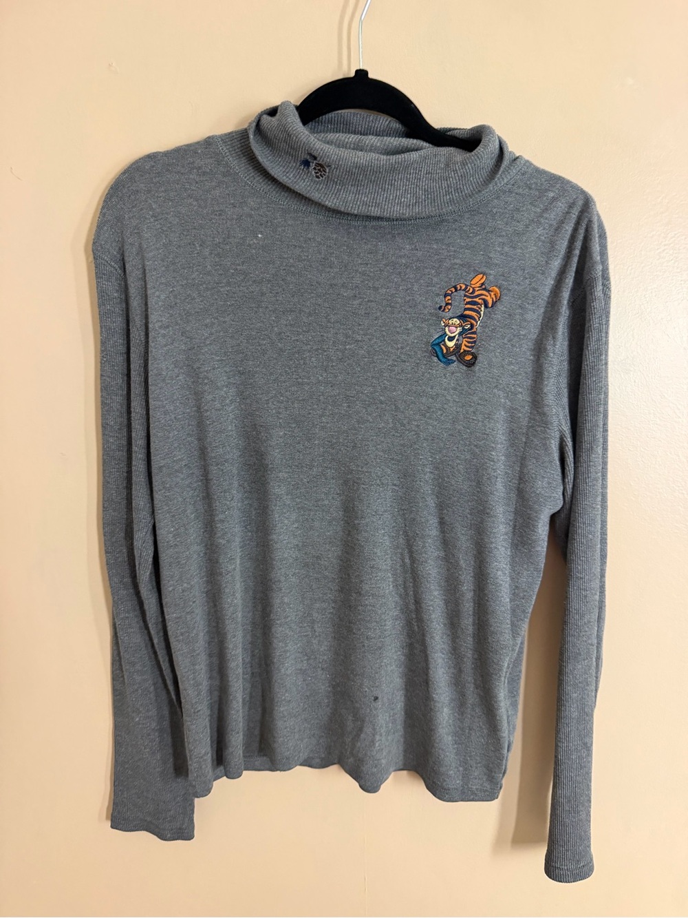 Winne the Pooh Tigger Disney vintage fall turtleneck